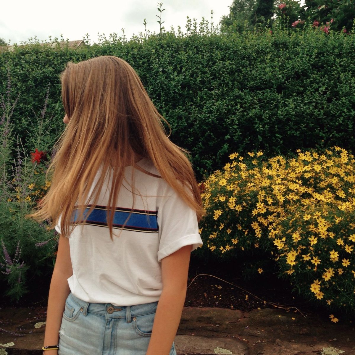 Девушка со светлыми волосами