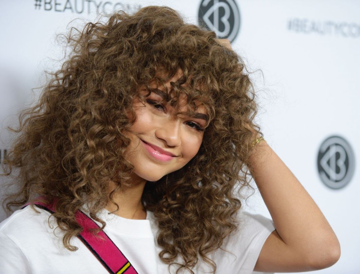 Редкая кудрявая челка