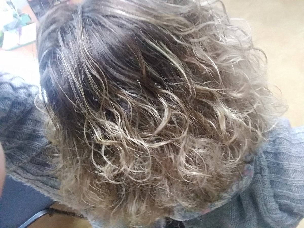 Отросшая химическая завивка