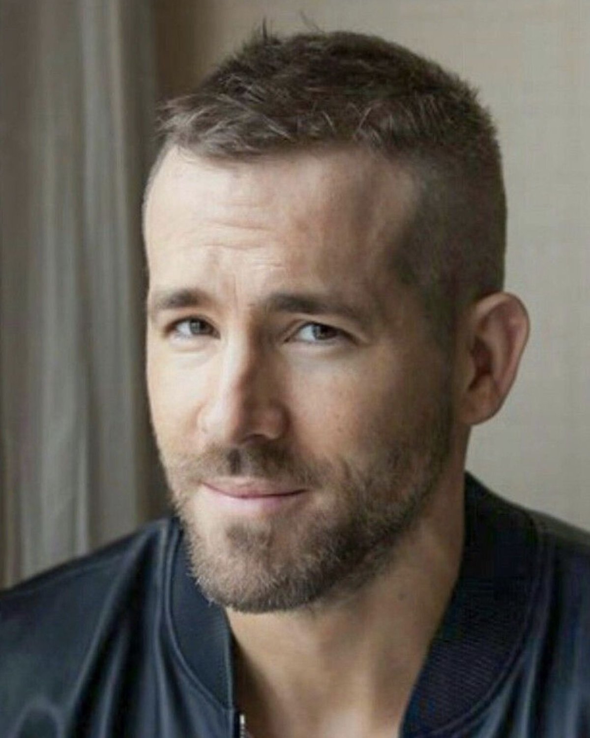 Райан Рейнольдс полубокс