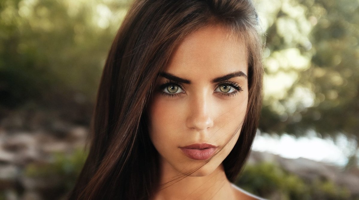 Meika Woollard волосы