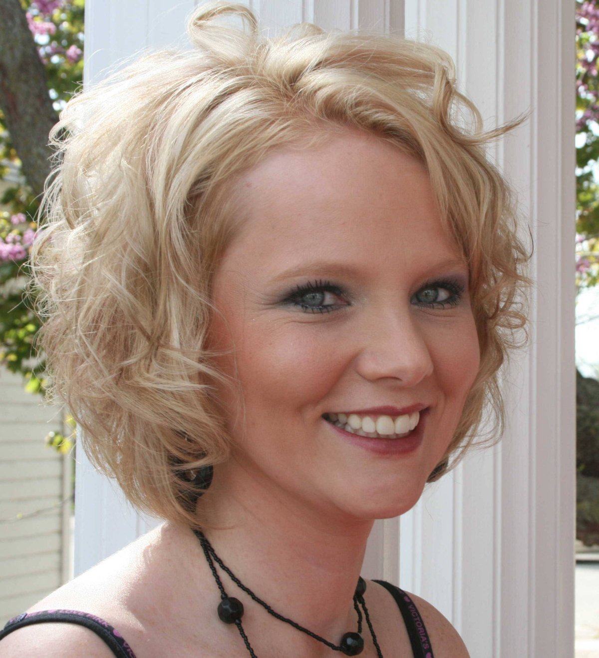 Стрижки на волнистые после 40 Боб каре