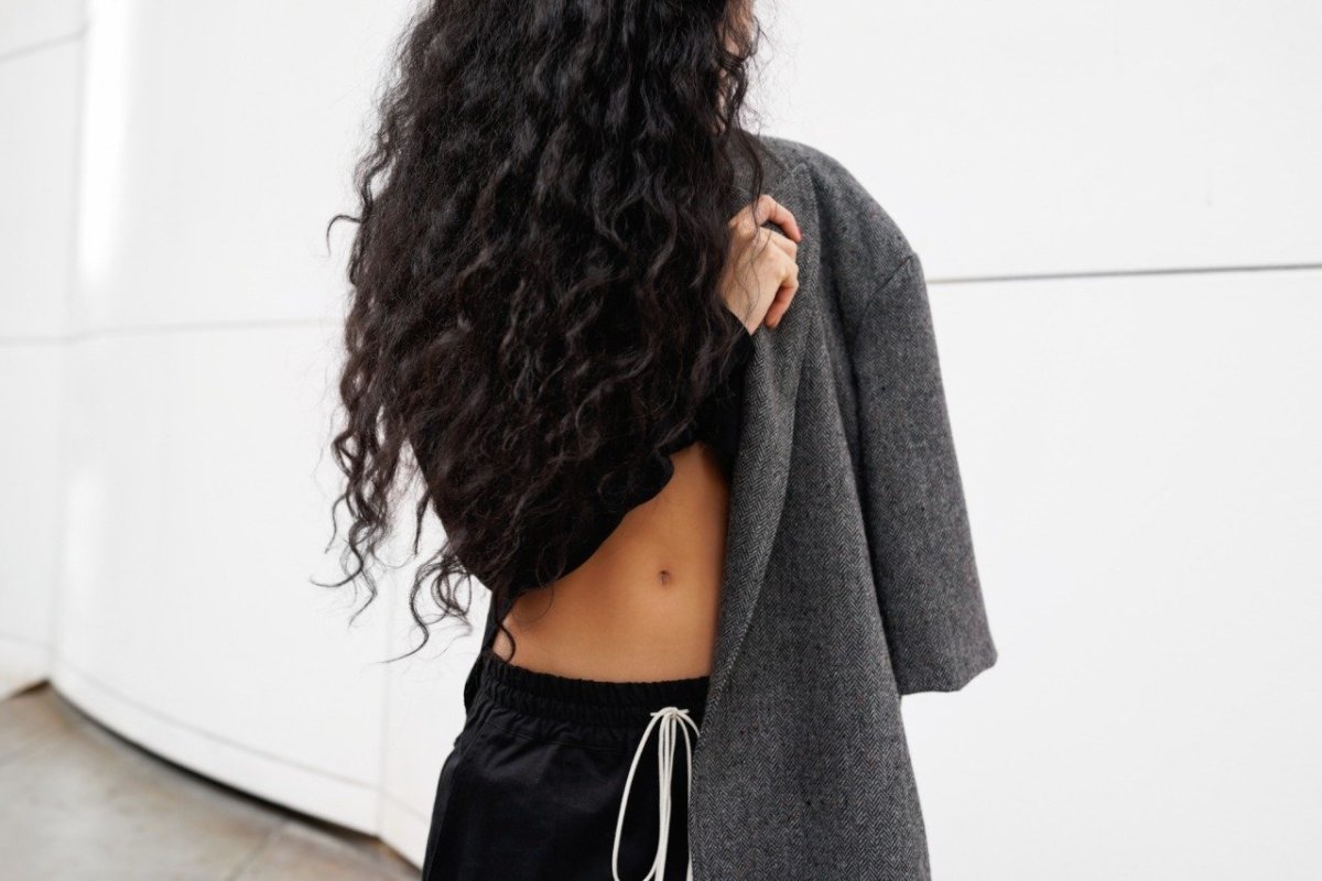 Роскошные темные волосы сзади