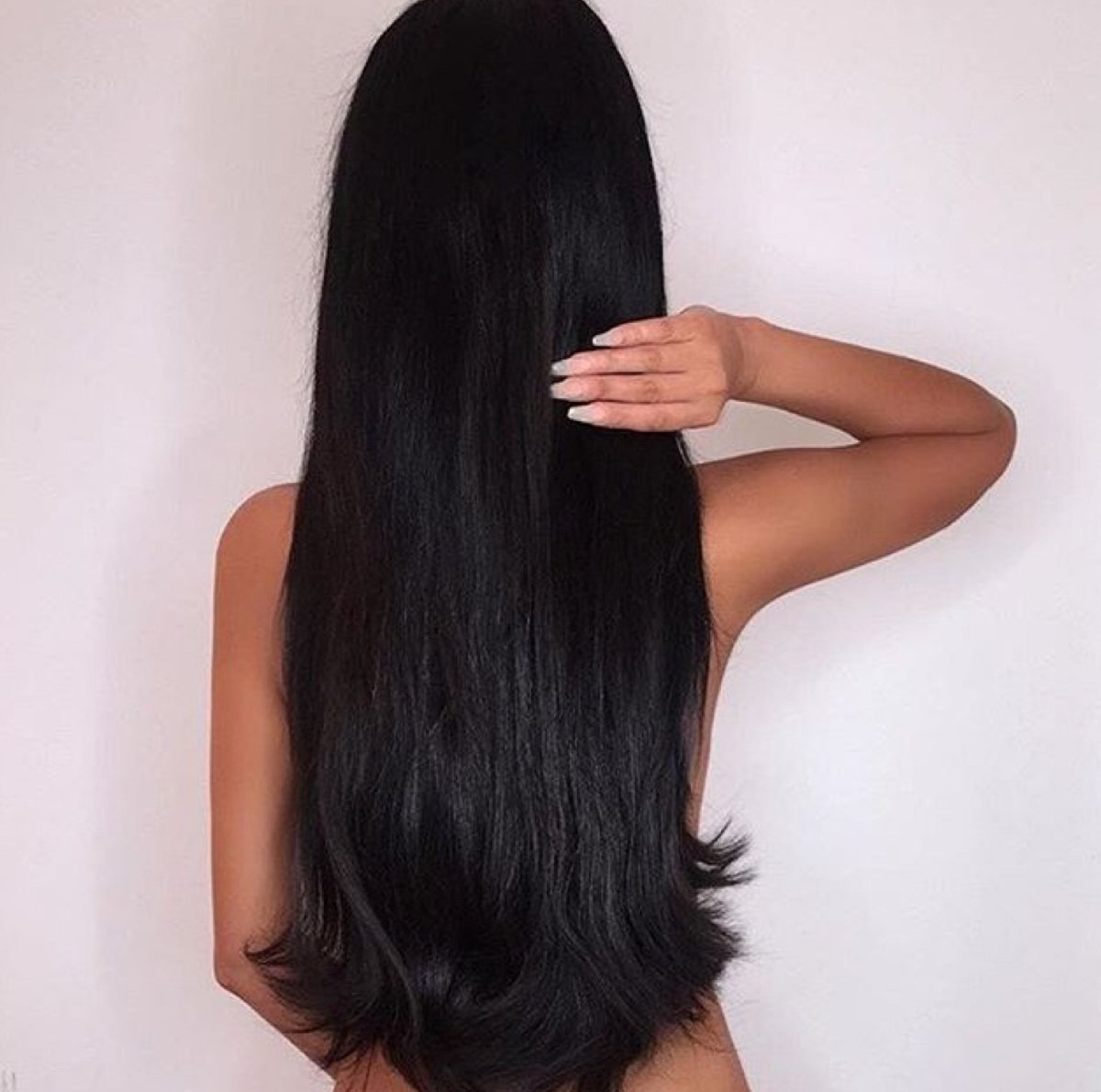 Красивые длинные волосы сзади