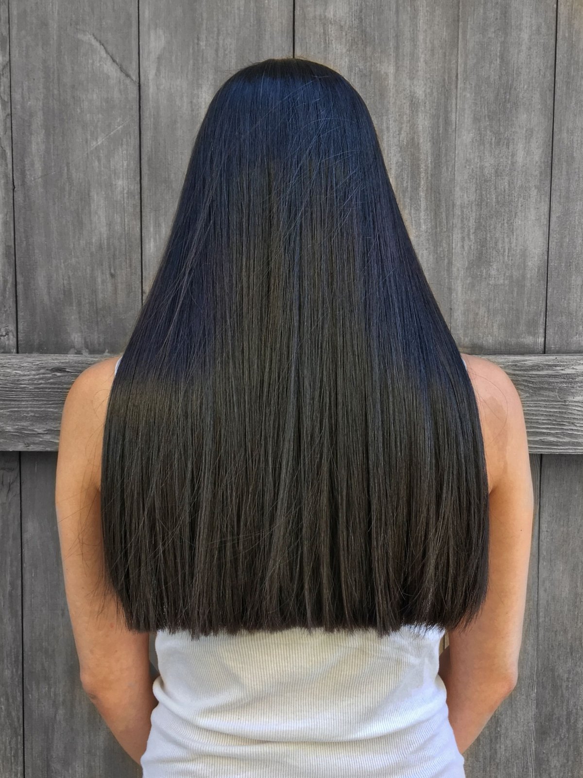 Ровная стрижка до лопаток