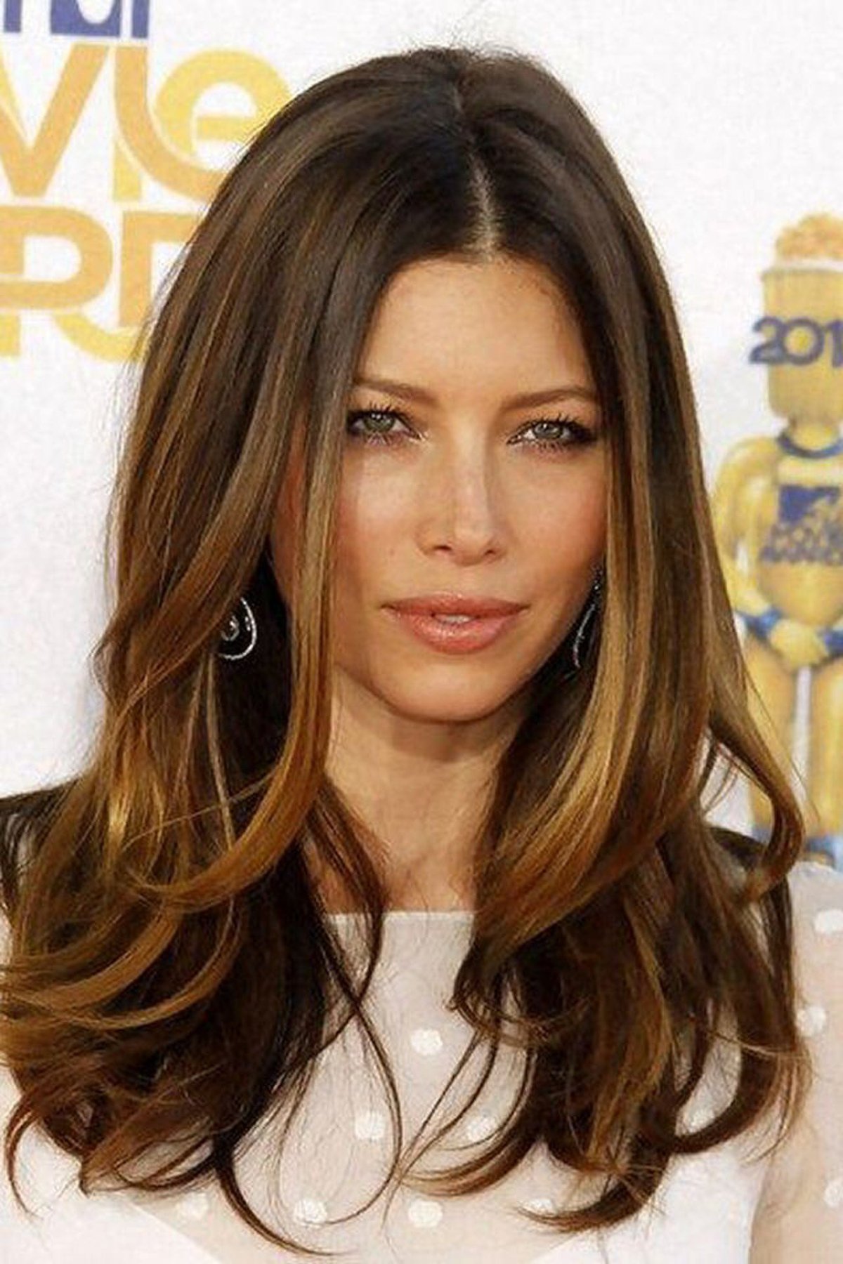 Удлиненное каре на черные волосы