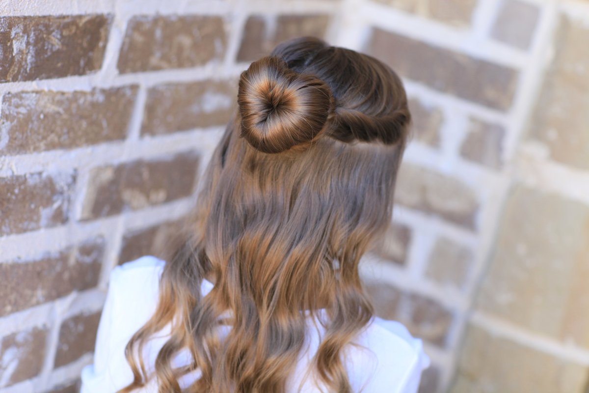 Прически с дулькой с распущенными волосам для девочек