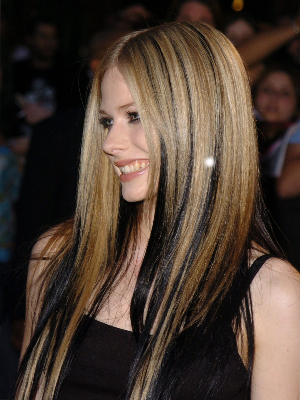 Чёрные волосы с белыми прядями 2021