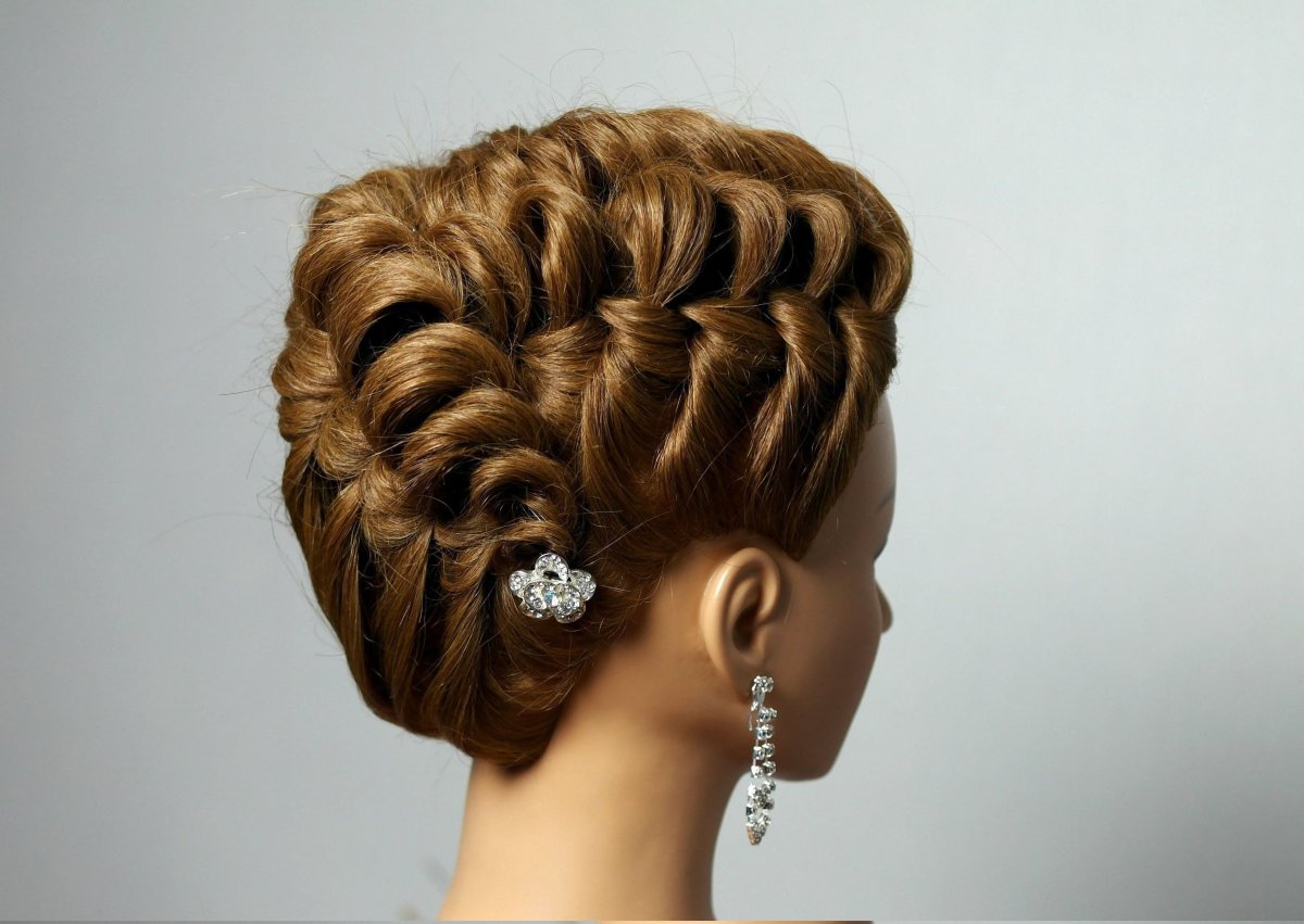 Прически с плетением на длинные волосы