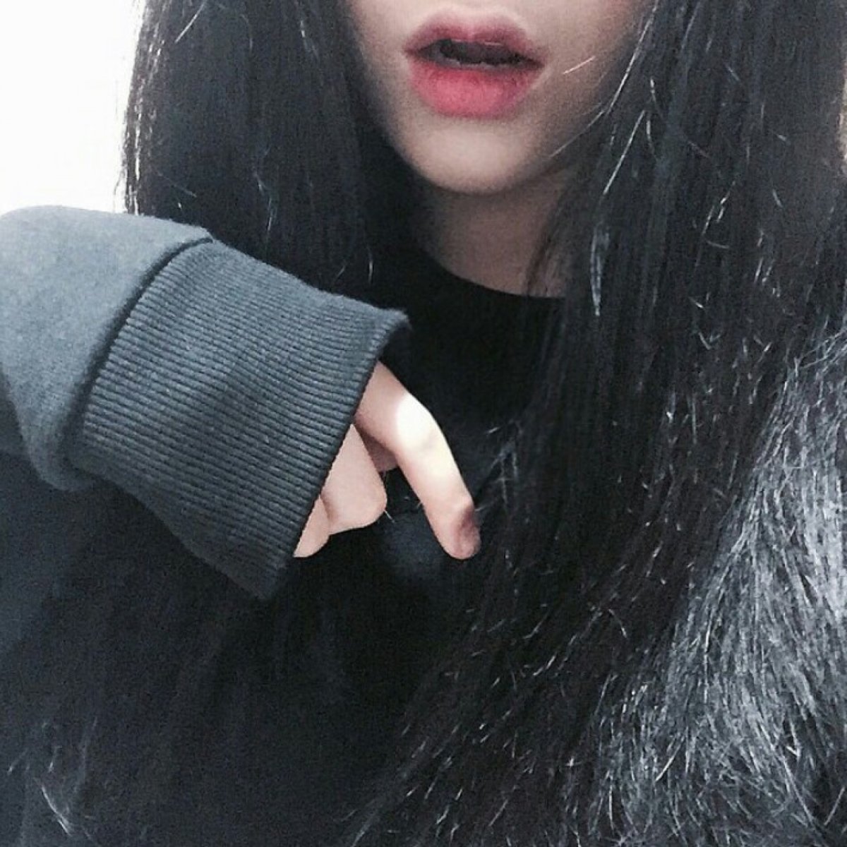 Девочка 14 лет с черными волосами