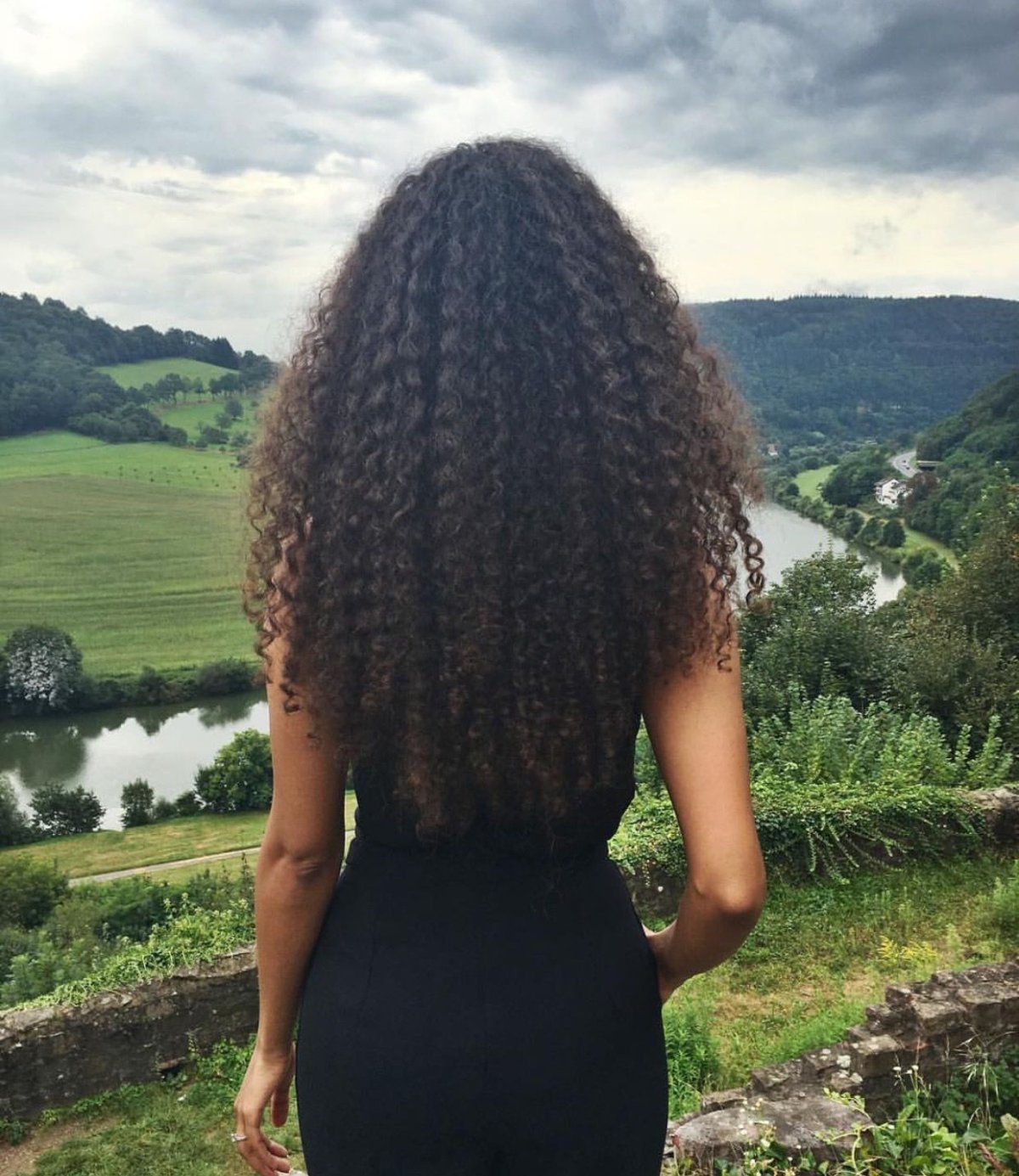 Кудрявые волосы у девушек длинные