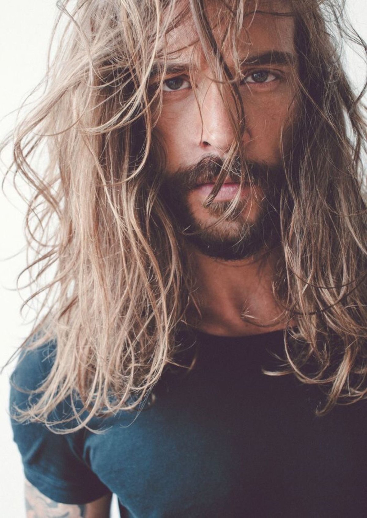 Длинноволосые хиппи