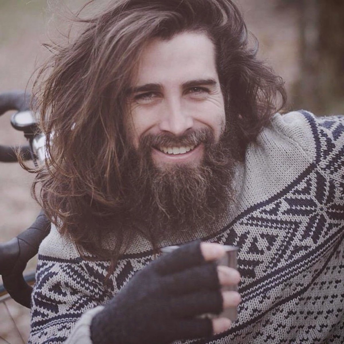 Бородатый с длинными волосами