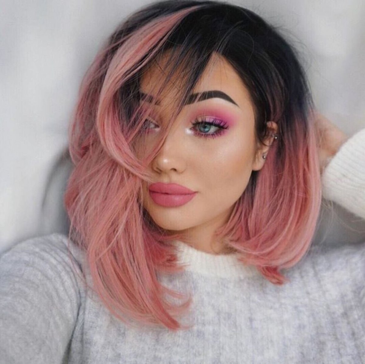 Розовое омбре на короткие волосы