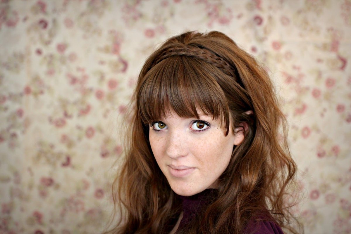 Распущенные волосы с челкой