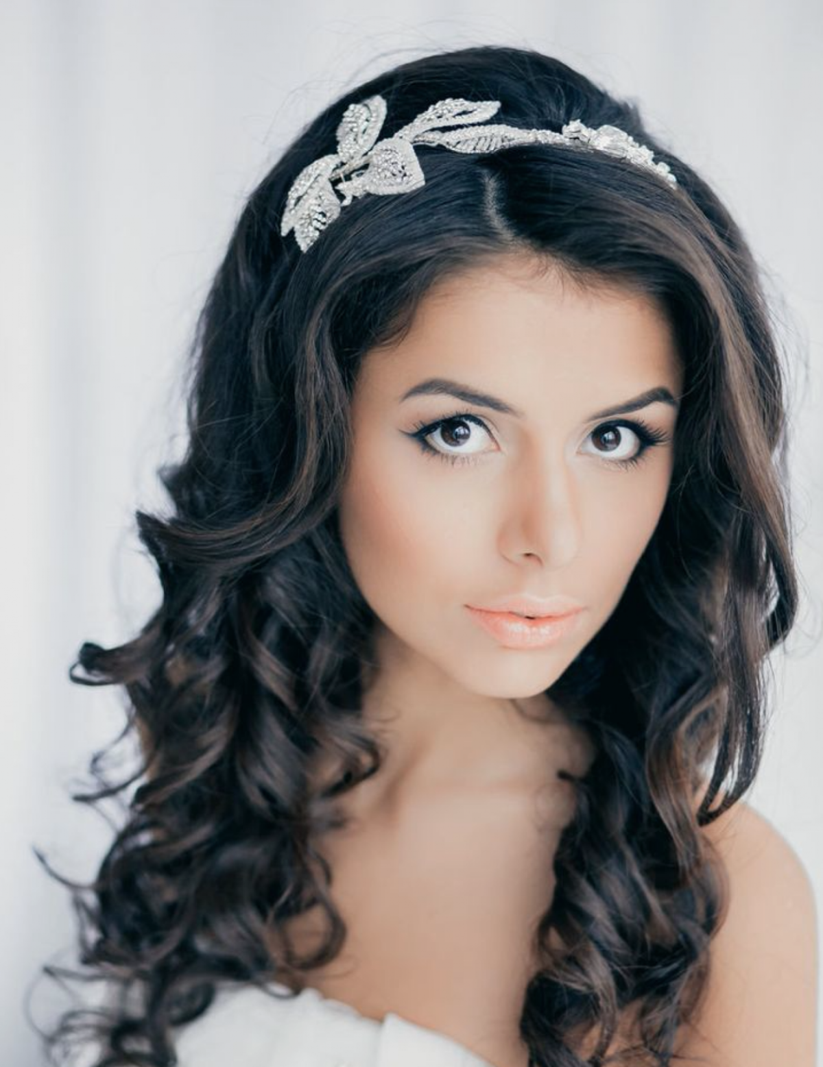 Свадебная причёска на средние волосы с чёлкой распущенные