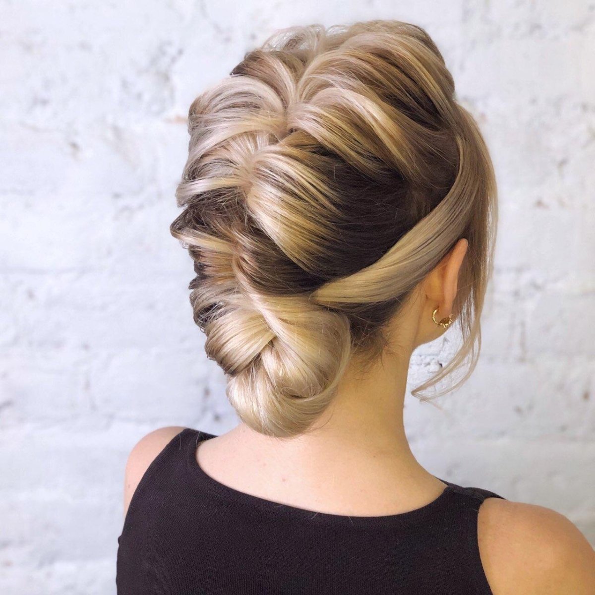 Коктейльная прическа