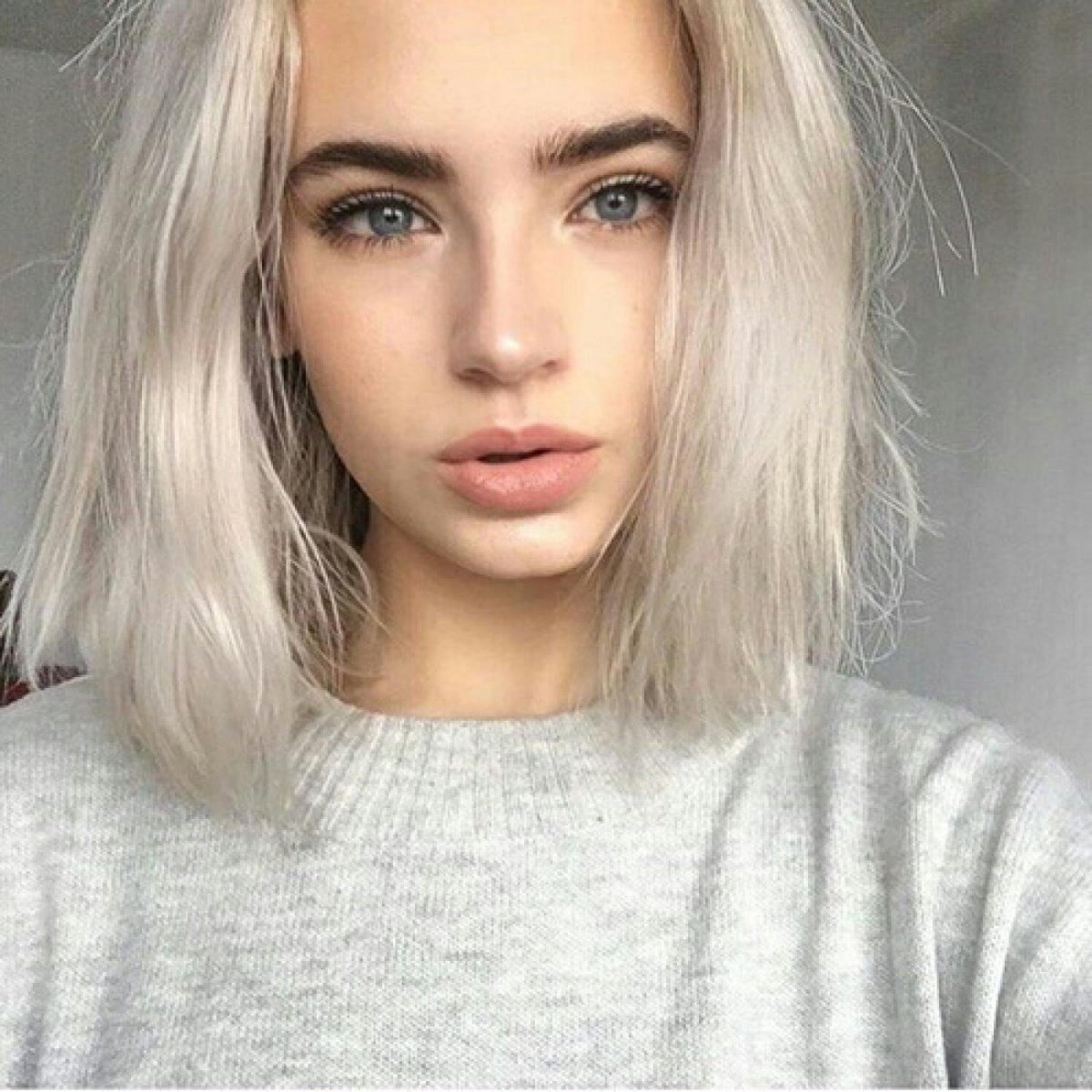 Красивые девушки с пепельными волосами