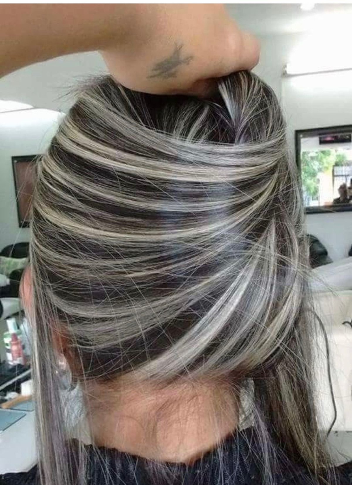 Окрашивание с седыми прядями