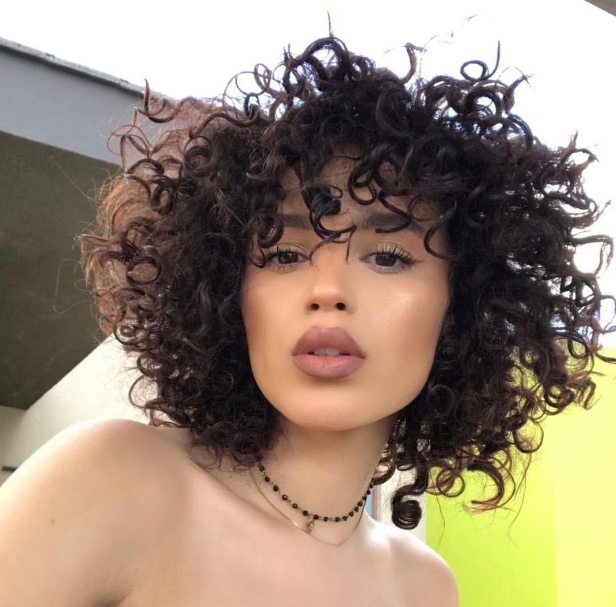 Прямое каре на кудрявые волосы