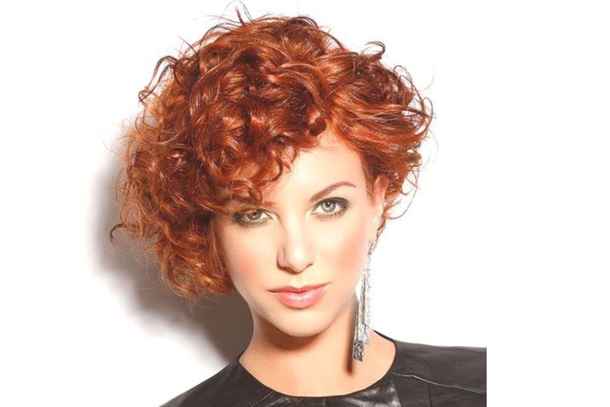 Стрижки с вьющимися волосами