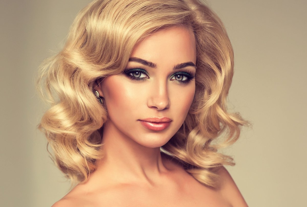 Прическа крупные Локоны на средние волосы