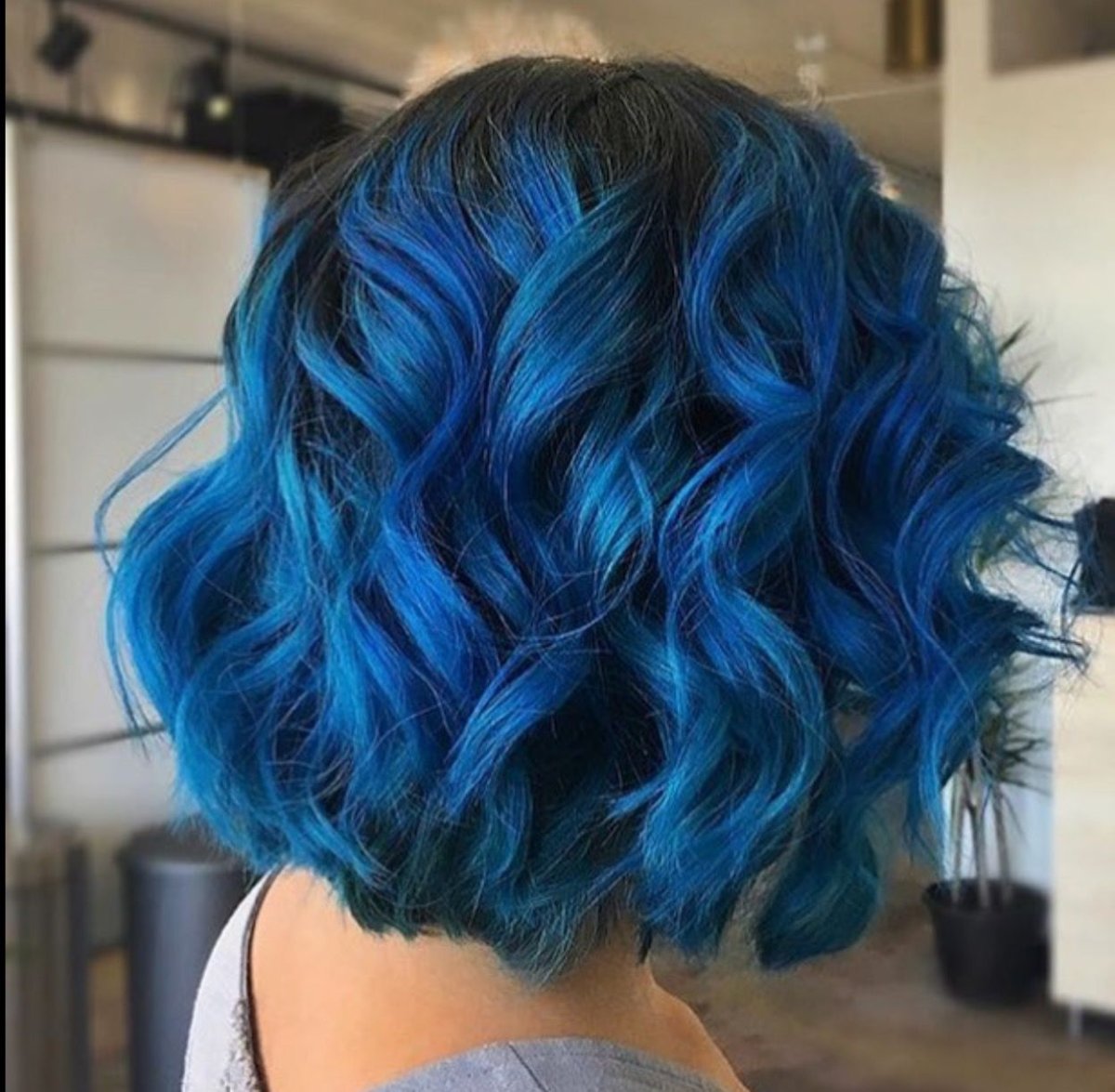 Бирюзовый цвет на русых волосах