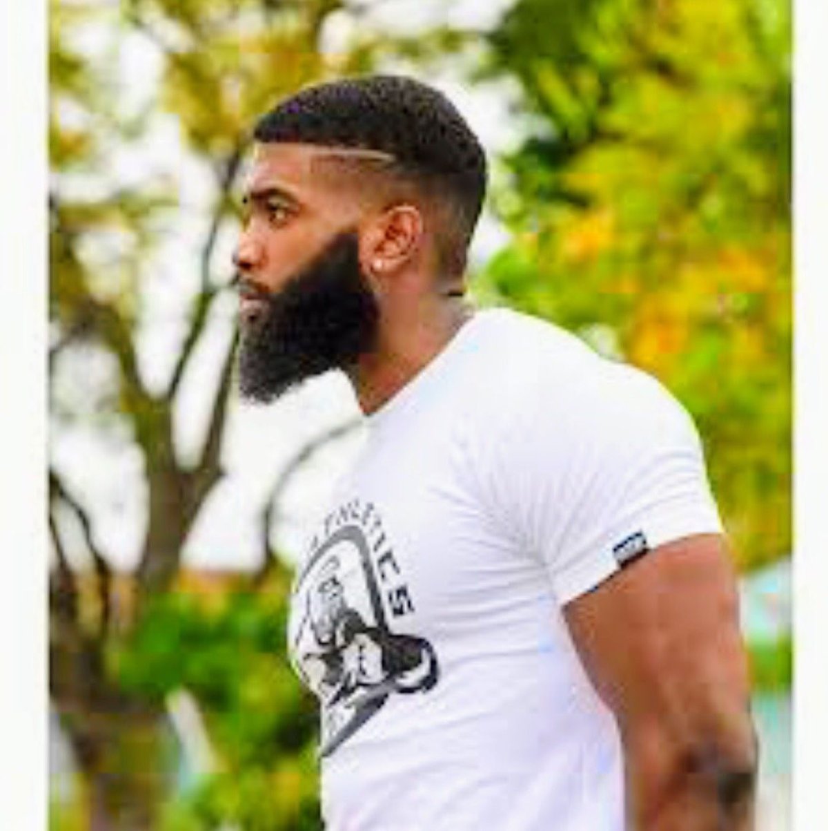 Темнокожий с бородой