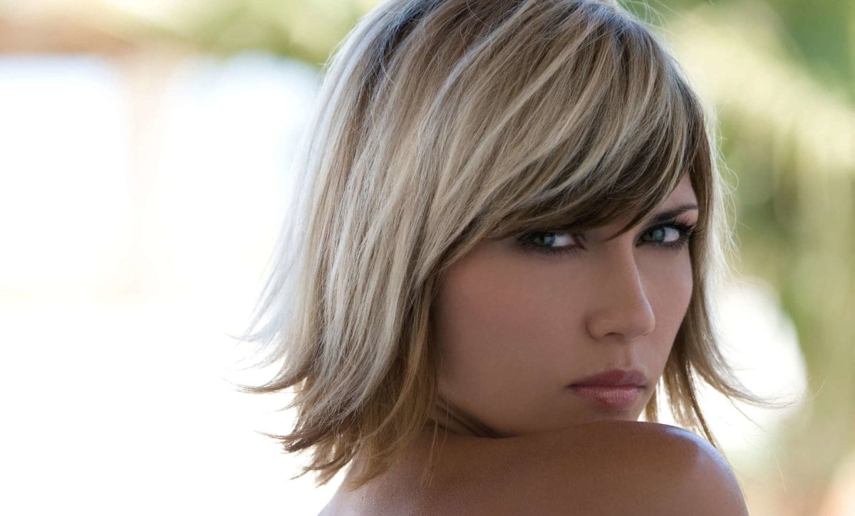 Серо белое мелирование на короткие волосы