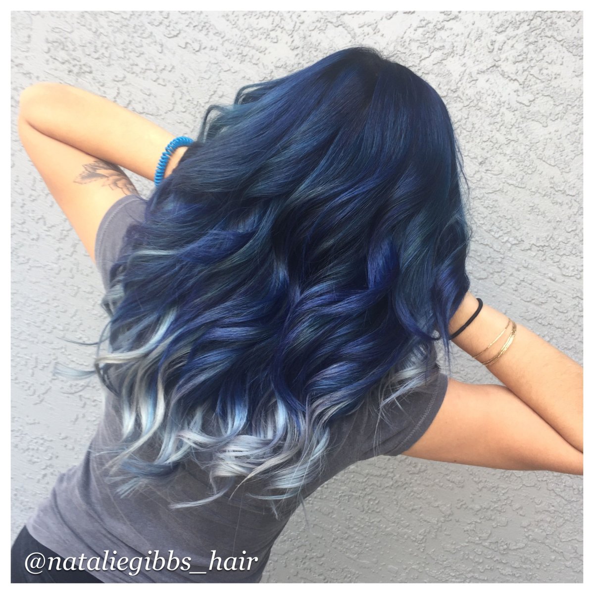 Металлический синий цвет волос