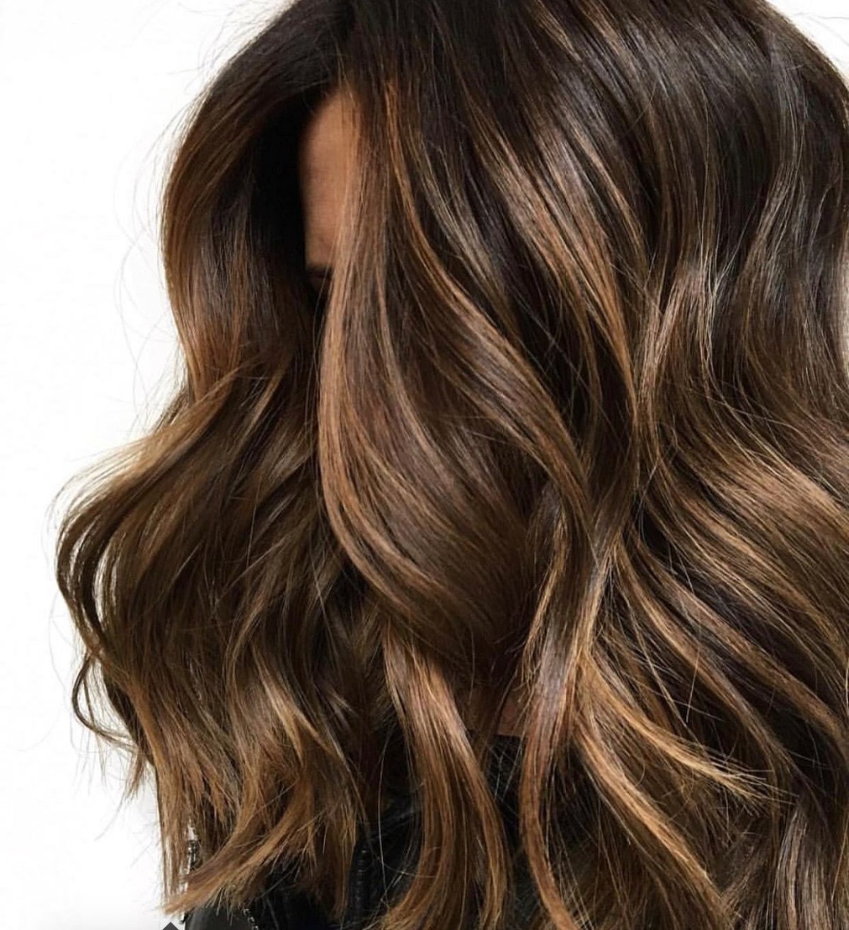 Шоколадный цвет волос с мелированием
