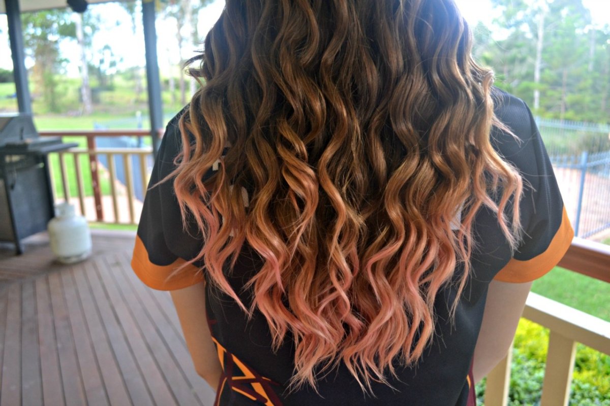 Омбре на темные волнистые волосы