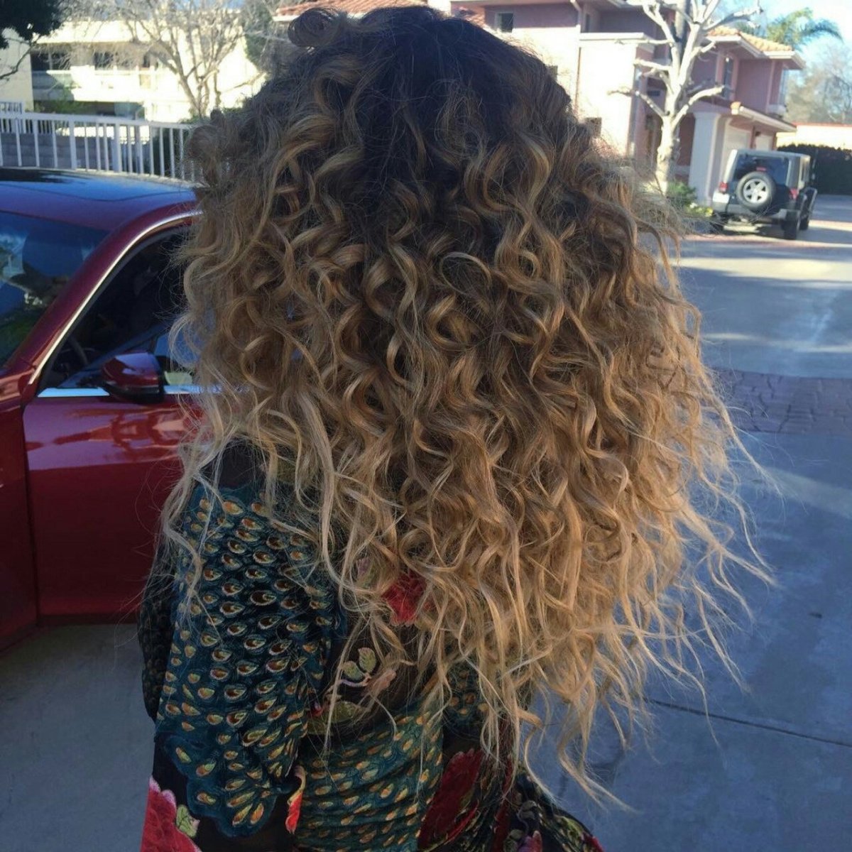 Балаяж на кучерявые волосы