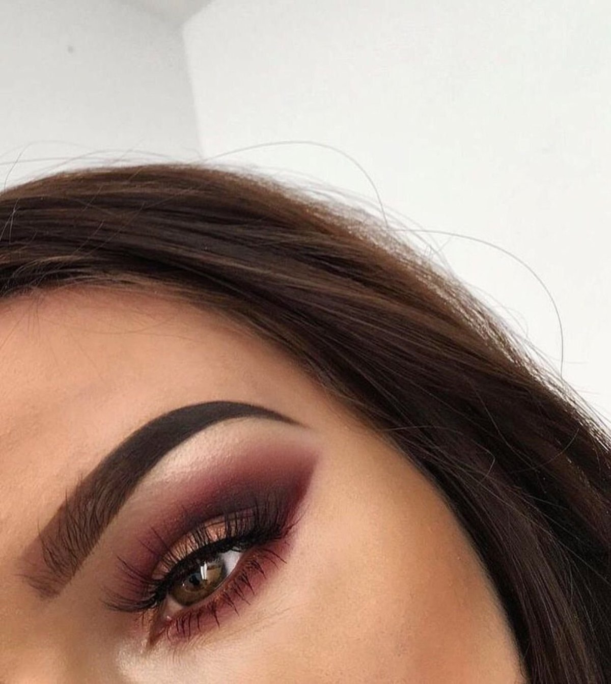 Коричневые брови