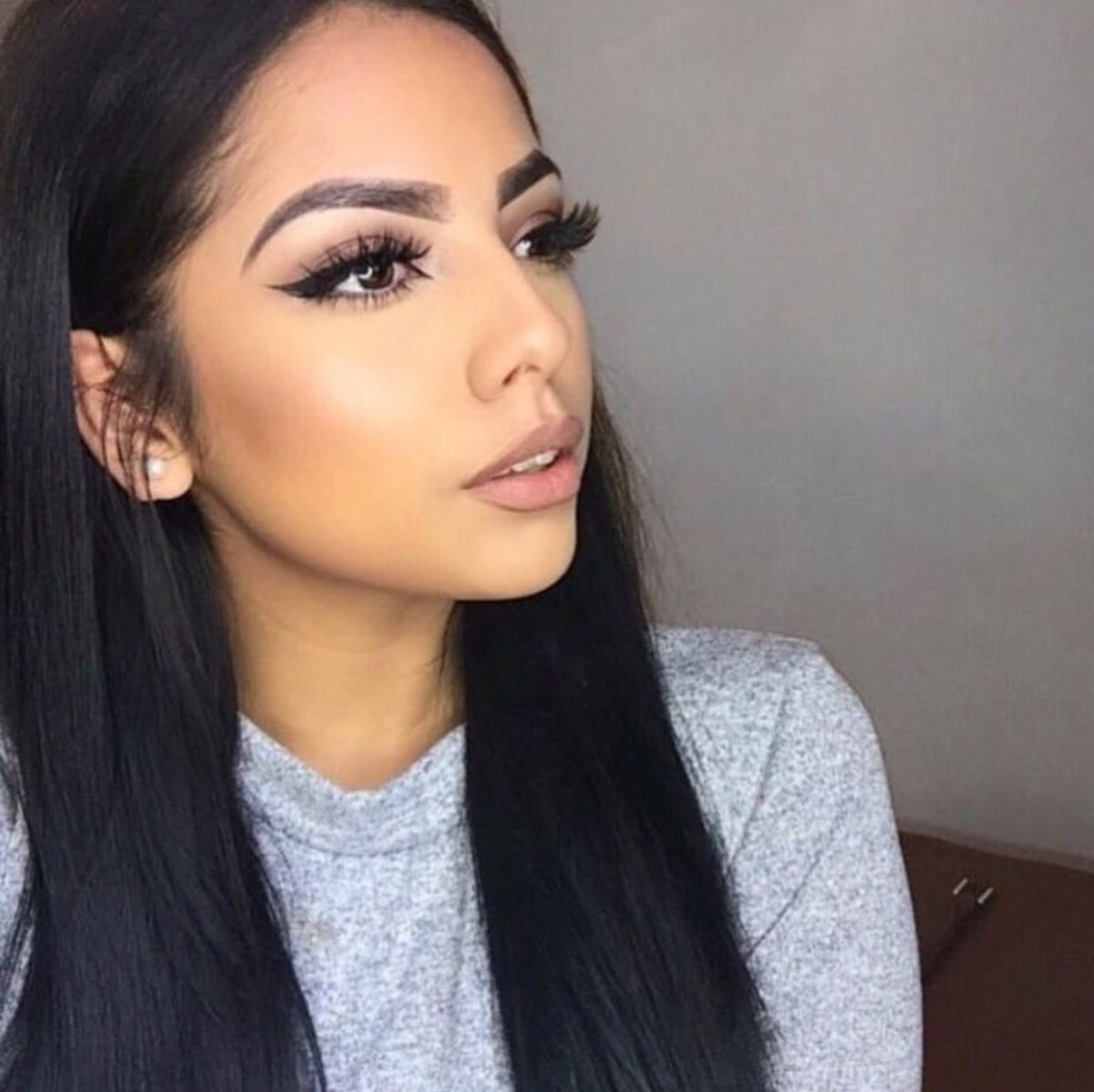 Красивый макияж для брюнеток с карими глазами