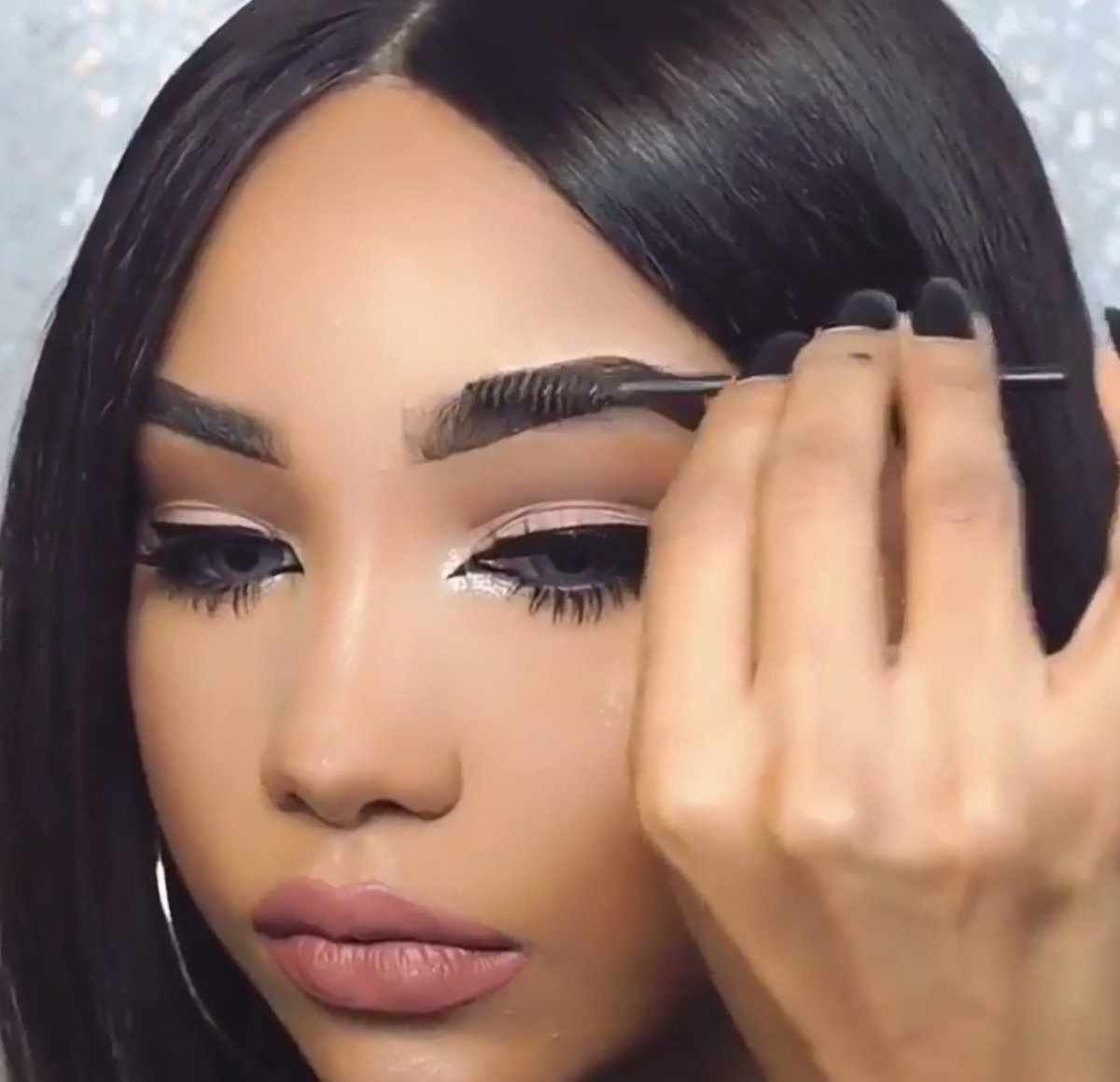 Татуаж бровей для брюнеток