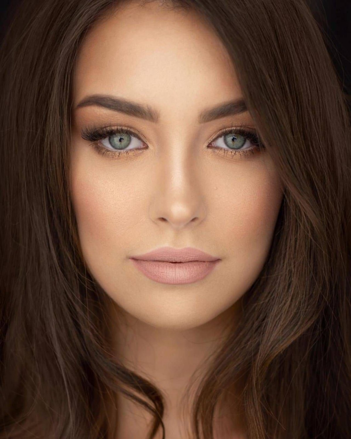 Макияж для голубоглазых шатенок