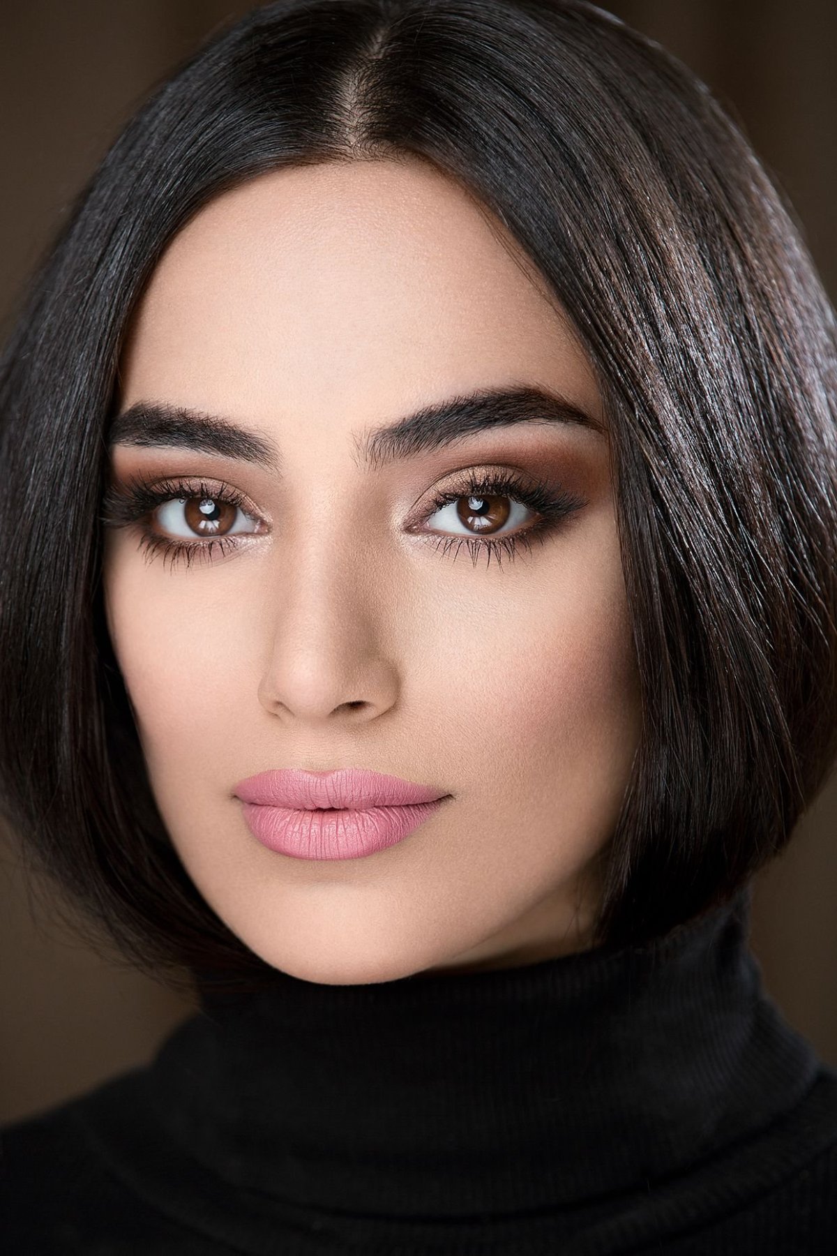 Темноволосая красавица