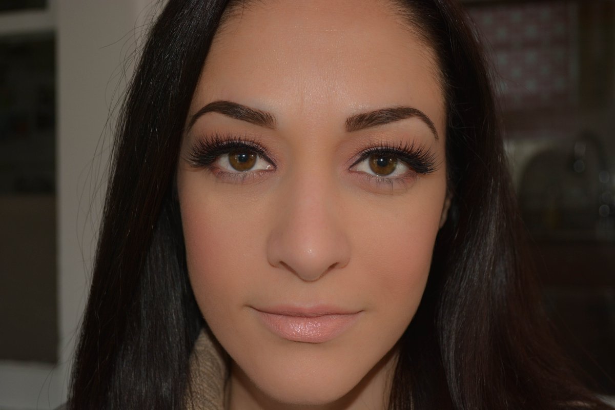 Коричневые брови