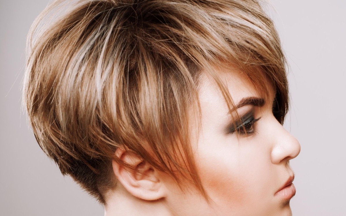 Боб каре Пикси с челкой для круглого