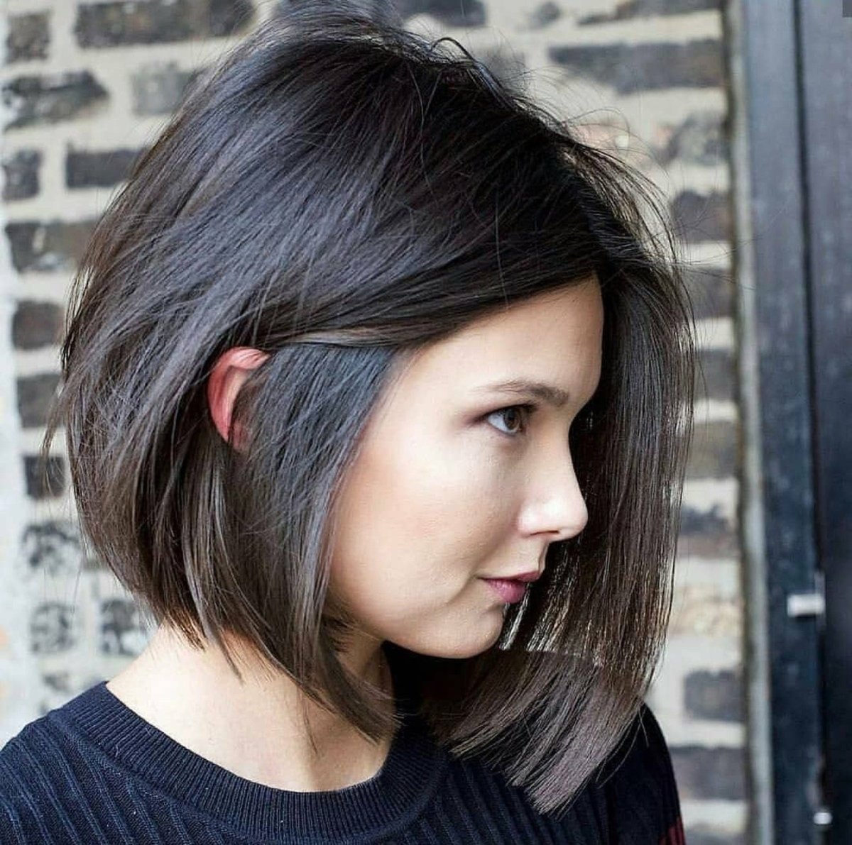 Цветные пряди на темных волосах