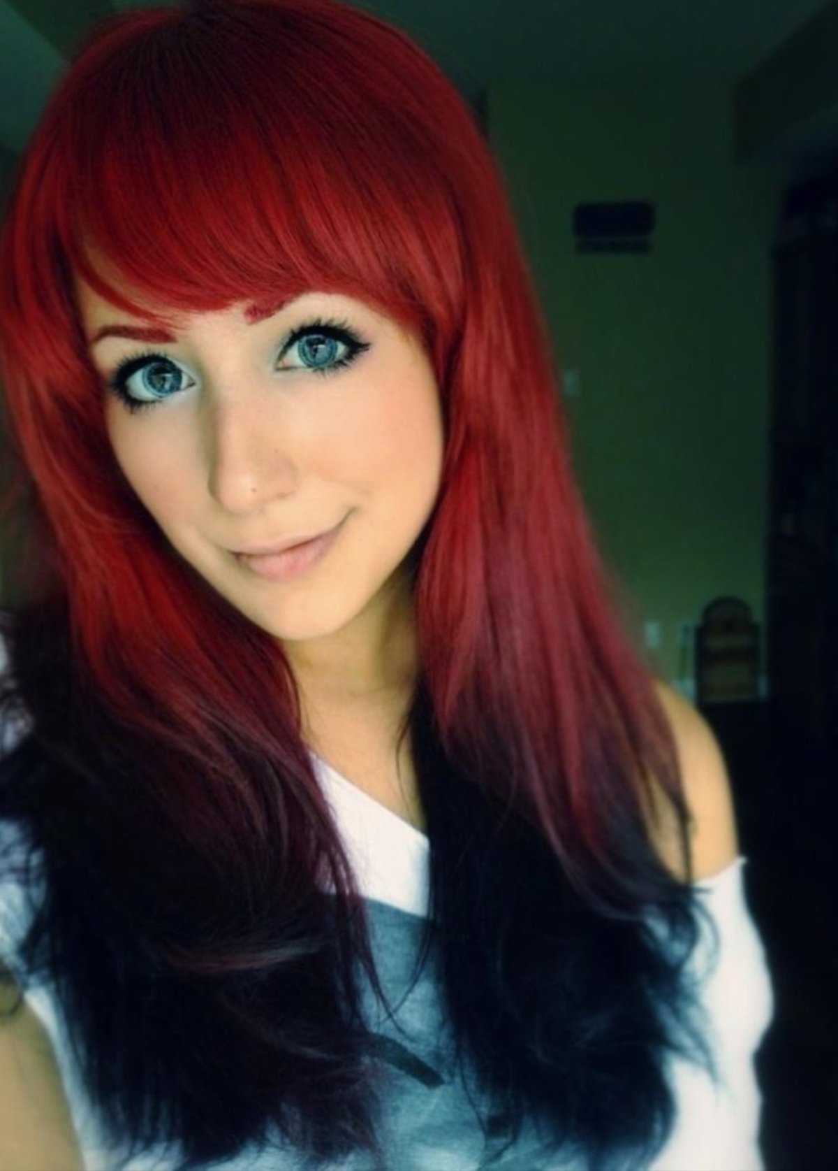 Рыжие волосы с черными кончиками