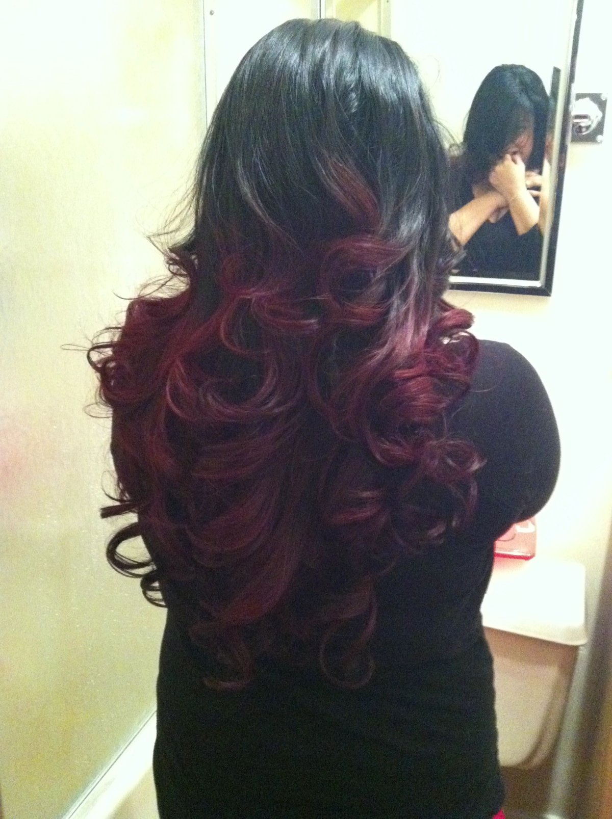 Черный верх красный низ волосы