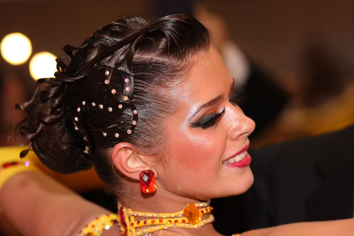 Широкий жемчужный ободок на каре