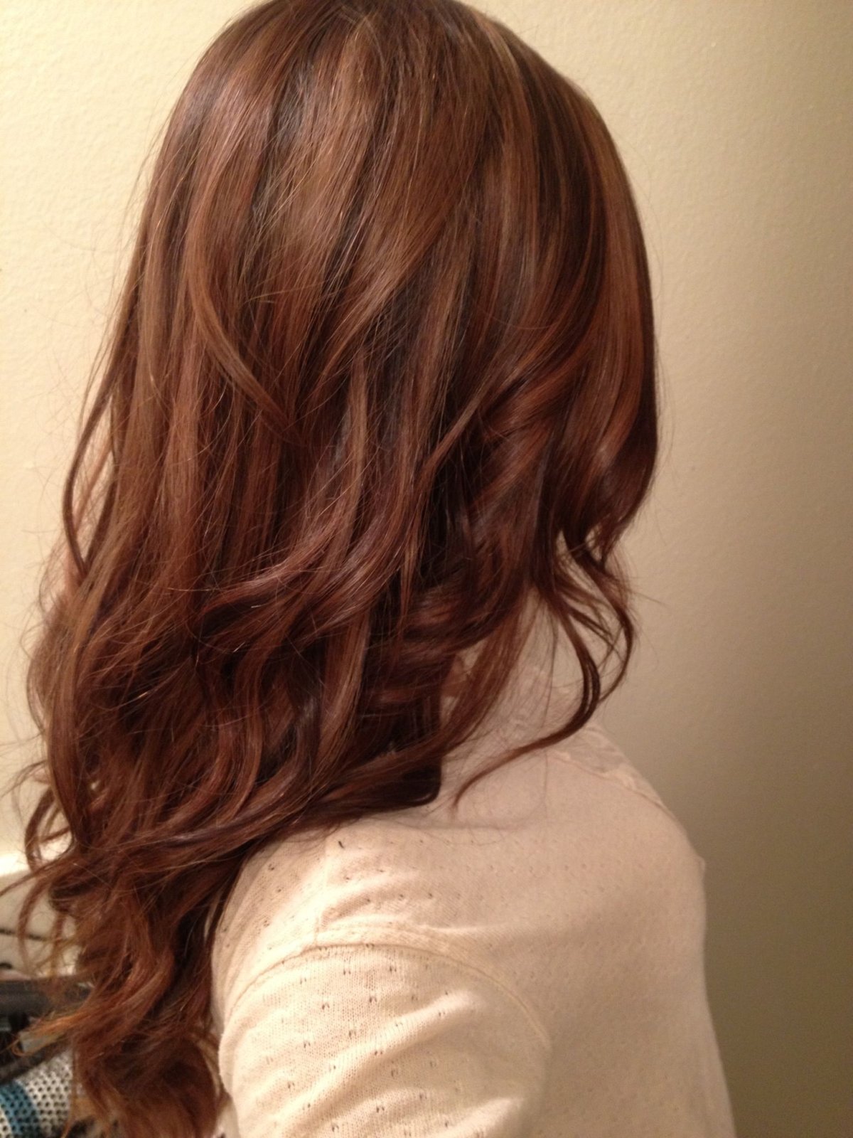 Теплый каштановый цвет волос