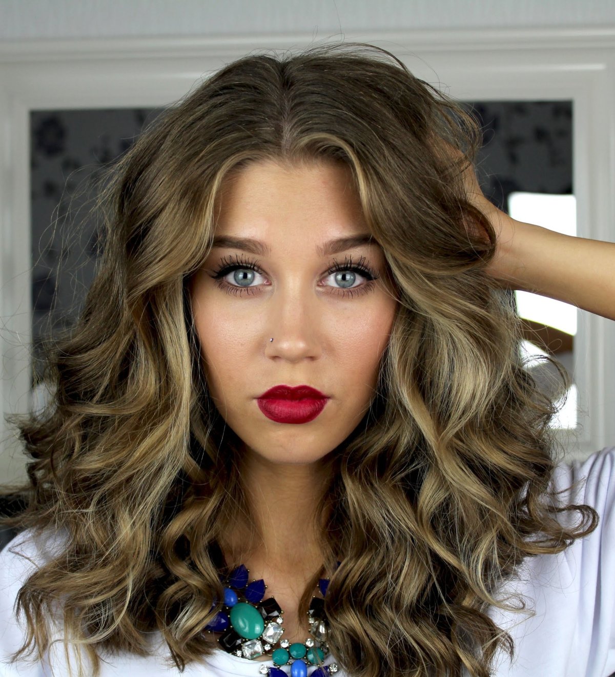 Прическа крупные Локоны на средние волосы