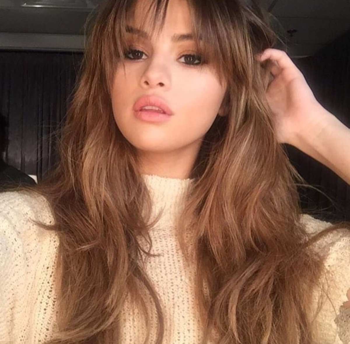 Селена Гомес с челкой 2020