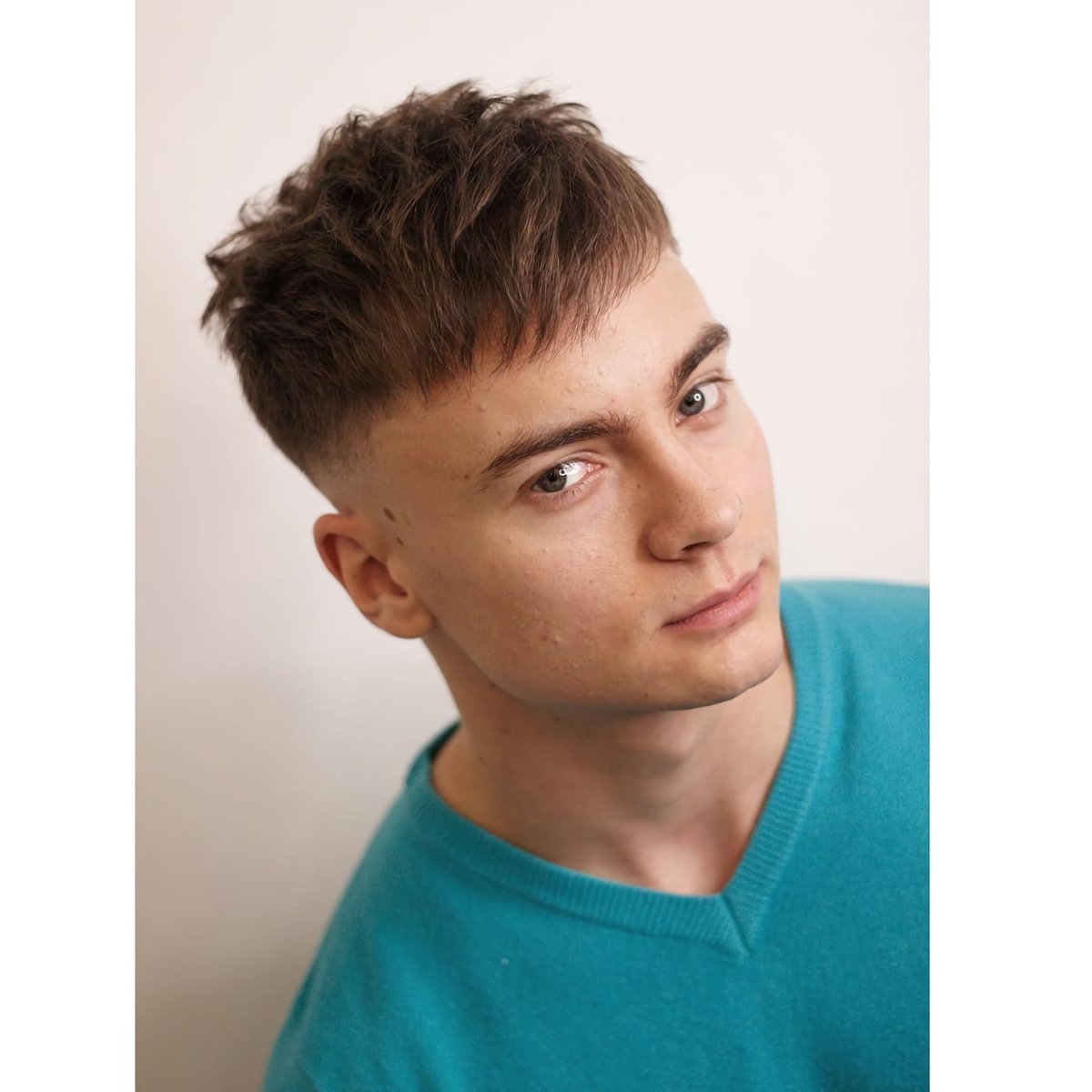 Глеб Калюжный прическа кроп