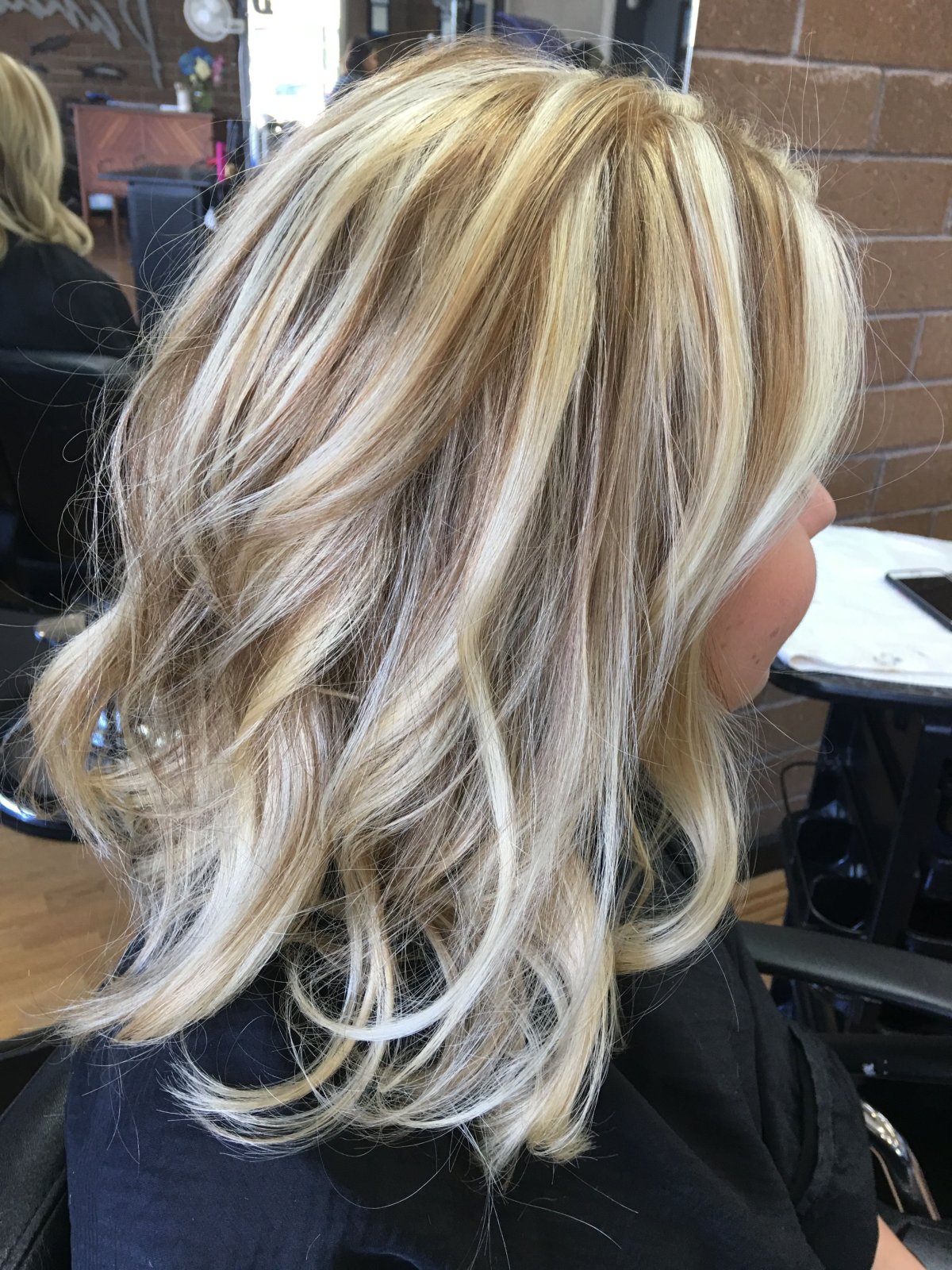 Пепельное мелирование на русые волосы