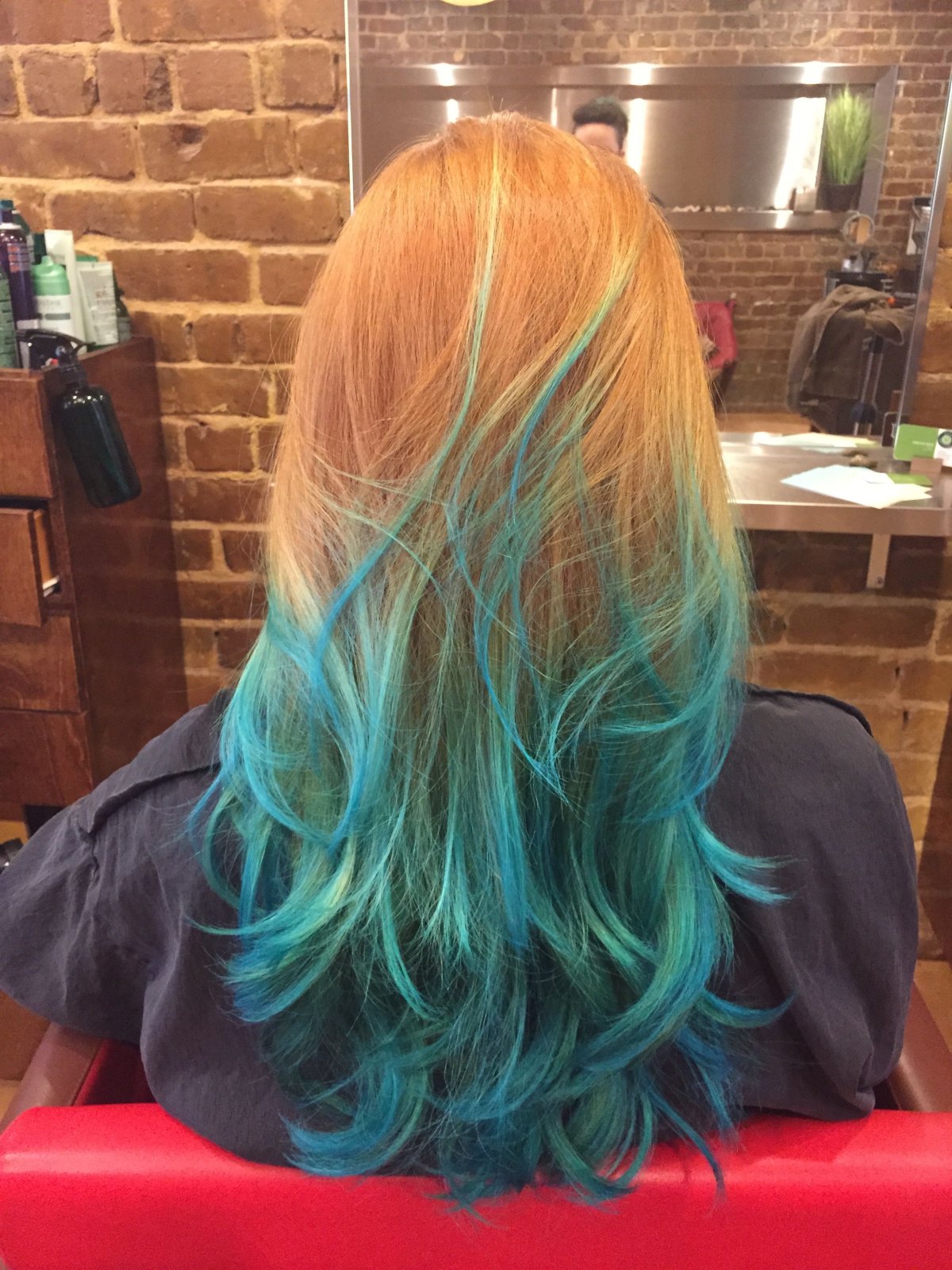 Цветные пряди на рыжих волосах